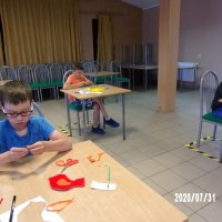 Dzień krawcowej – Tańcowała igła z nitką.