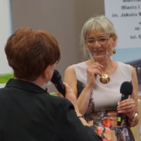 Kiedy znów zakwitną białe bzy. Zapomniany Marian Hemar