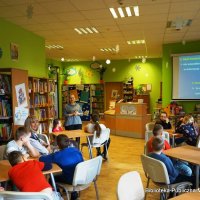 O BEZPIECZEŃSTWIE W INTERNECIE MIĘDZY BIBLIOTECZNYMI REGAŁAMI