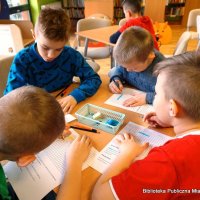 O BEZPIECZEŃSTWIE W INTERNECIE MIĘDZY BIBLIOTECZNYMI REGAŁAMI