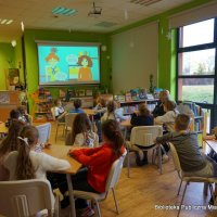O BEZPIECZEŃSTWIE W INTERNECIE MIĘDZY BIBLIOTECZNYMI REGAŁAMI