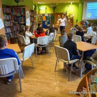 O BEZPIECZEŃSTWIE W INTERNECIE MIĘDZY BIBLIOTECZNYMI REGAŁAMI