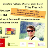 Zrzut ekranu z transmisji na żywo, na środku widać plakat informujący o spotkaniu, po prawej stronie widoczna jest sekcja komentarzy.