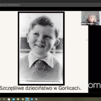 Zrzut ekranu ze spotkania online, na zdjęciu widać miniaturę z kamery Pani Marty, zdjęcie młodego Jerzego Hoffmana, oraz sekcję komentarzy z Facebooka.