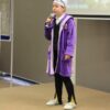 uczestniczka konkursu recytuje wiersz przed jury i publicznością