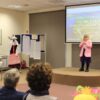 uczestniczka konkursu recytuje wiersz przed jury i publicznością