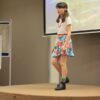 uczestniczka konkursu recytuje wiersz przed jury i publicznością
