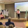 uczestnik konkursu recytuje wiersz przed jury i publicznością