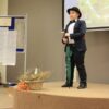 uczestnik konkursu recytuje wiersz przed jury i publicznością