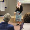 uczestniczka konkursu recytuje wiersz przed jury i publicznością