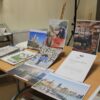 Wystawa przygotowana przez zaproszonego gościa, widoczne są fotografie z podróży