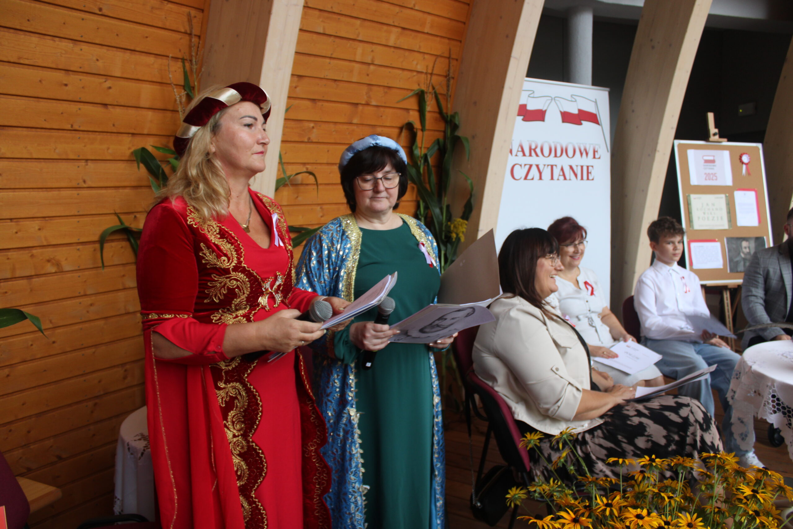 rozpoczęcie wydarzenia, dwie kobiety witają zaproszonych gości