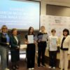 Grupowe zdjęcie zawodników drużyny zajmującej 5 miejsce z organizatorami.