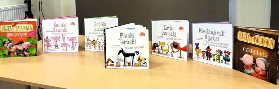 Książki Joanny Krzyżanek ustawione na stole